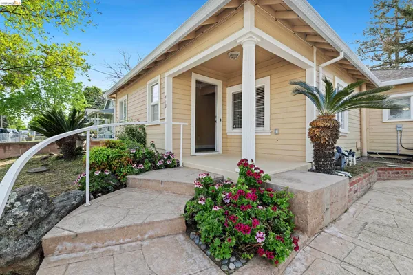 a house view with a outdoor space