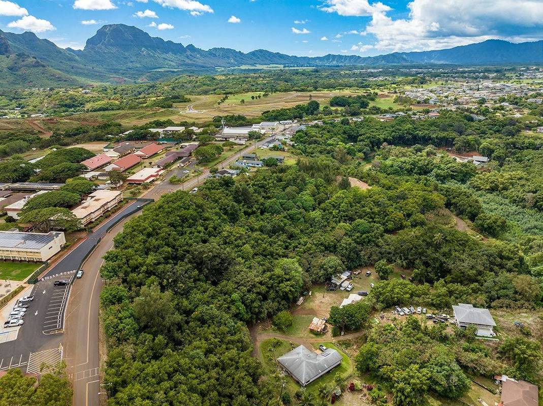 Kahumoku Road, Unit 6 Lihue, HI 96766 - Photo 7 of 18 a view of an outdoor space and a yard