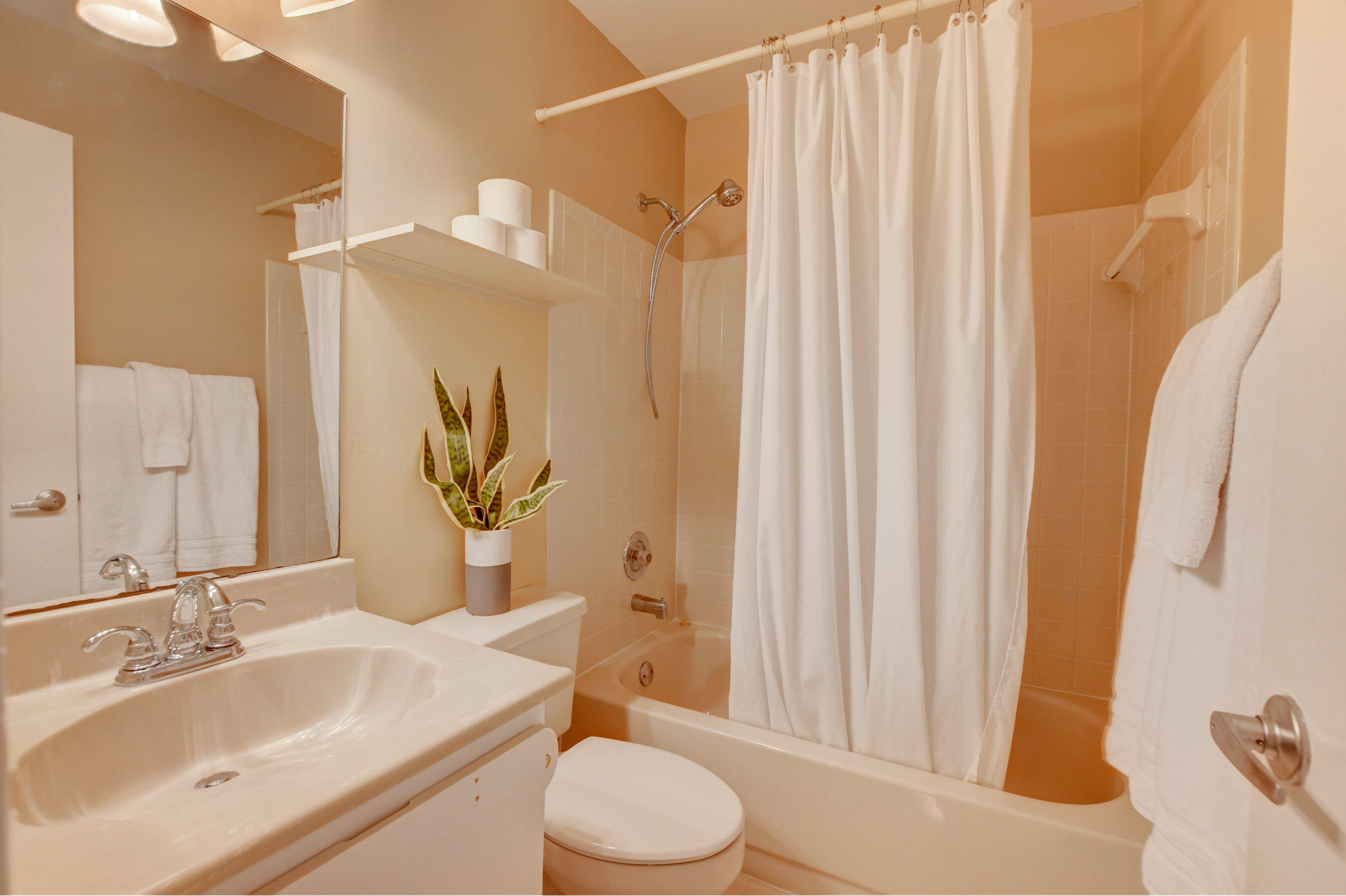 8815 Southwest 21st Street, Unit C Boca Raton, FL 33433 - Photo 22 of 30 2nd Bathroom