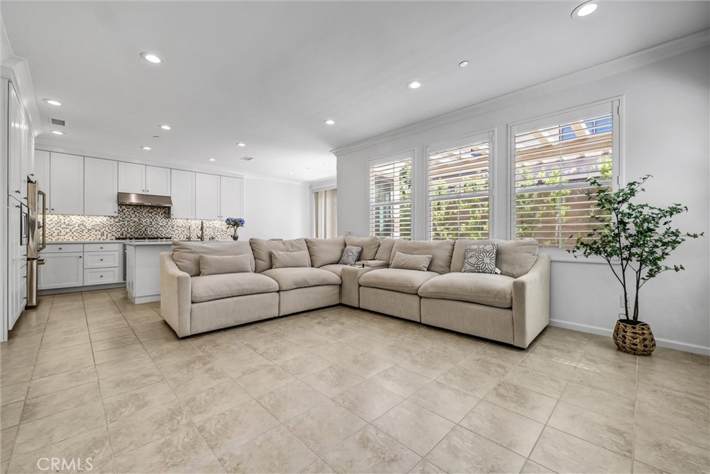 121 Rodeo Irvine, CA 92602 - Photo 8 of 34