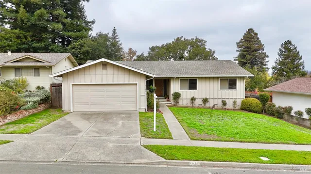 $725,000 | 2760 Clifford Street, Napa, CA 94558