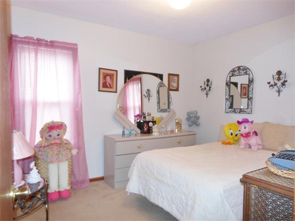 38-40 Jenness Street Springfield, MA 01104 - Photo 14 of 21 a bedroom with a bed and dresser