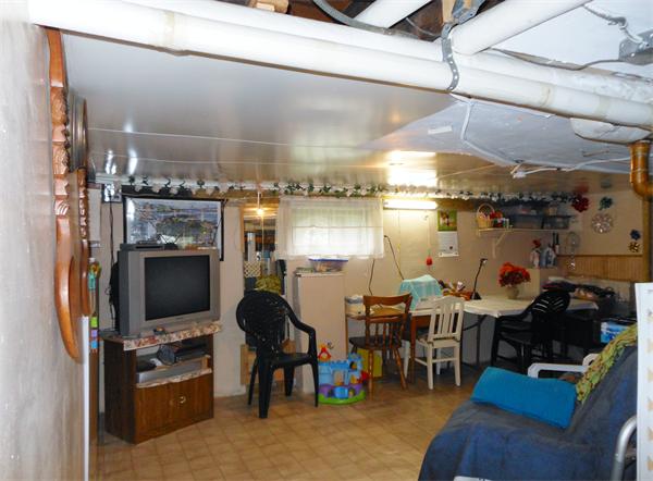 38-40 Jenness Street Springfield, MA 01104 - Photo 16 of 21 a room with lots of furniture and clutter