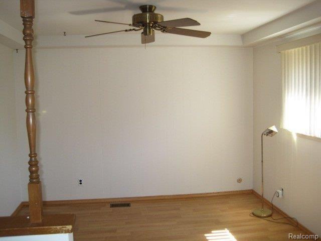 32776 Ridgefield Avenue Warren, MI 48088 - Photo 4 of 18 IMG_0975