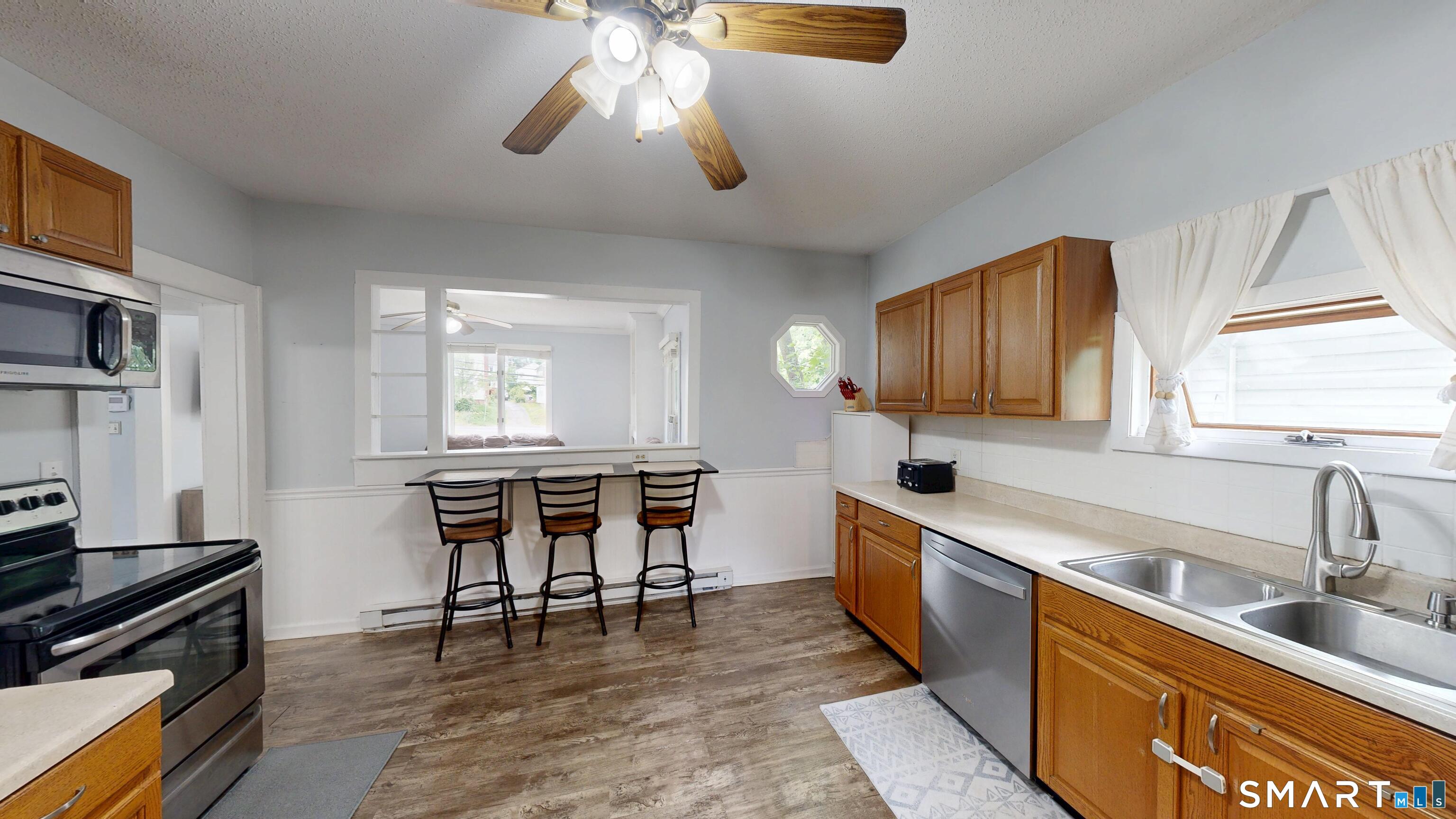 524 South Colony Street Meriden, CT 06451 - Photo 5 of 40