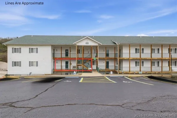 $265,000 | 464 Cedar Heights Drive, Unit 3B, Camdenton, MO 65020