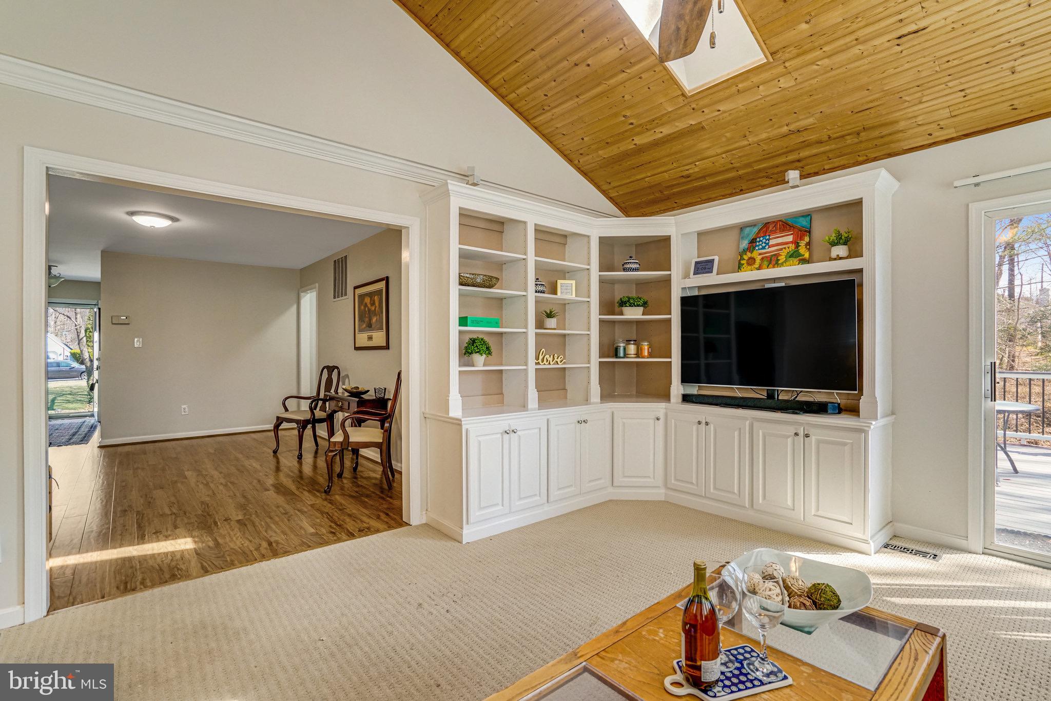7266 Linden Tree Lane Springfield, VA 22152 - Photo 4 of 26 Gallery Image 4