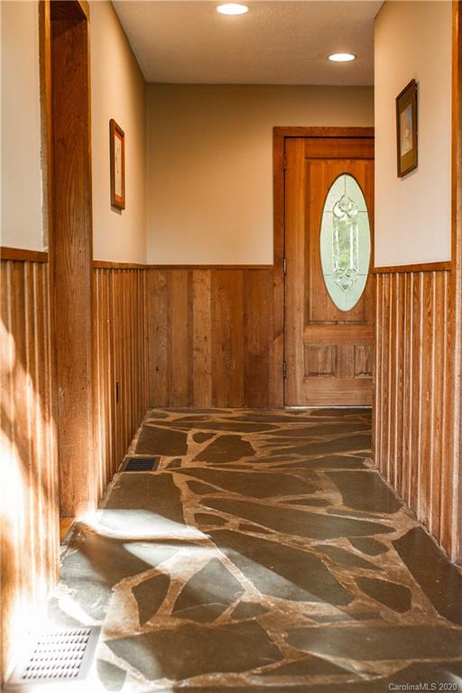 138 Lakeview Road Spruce Pine, NC 28777 - Photo 6 of 31 Gallery Image 6