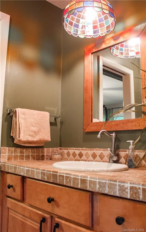 138 Lakeview Road Spruce Pine, NC 28777 - Photo 10 of 31 Gallery Image 10