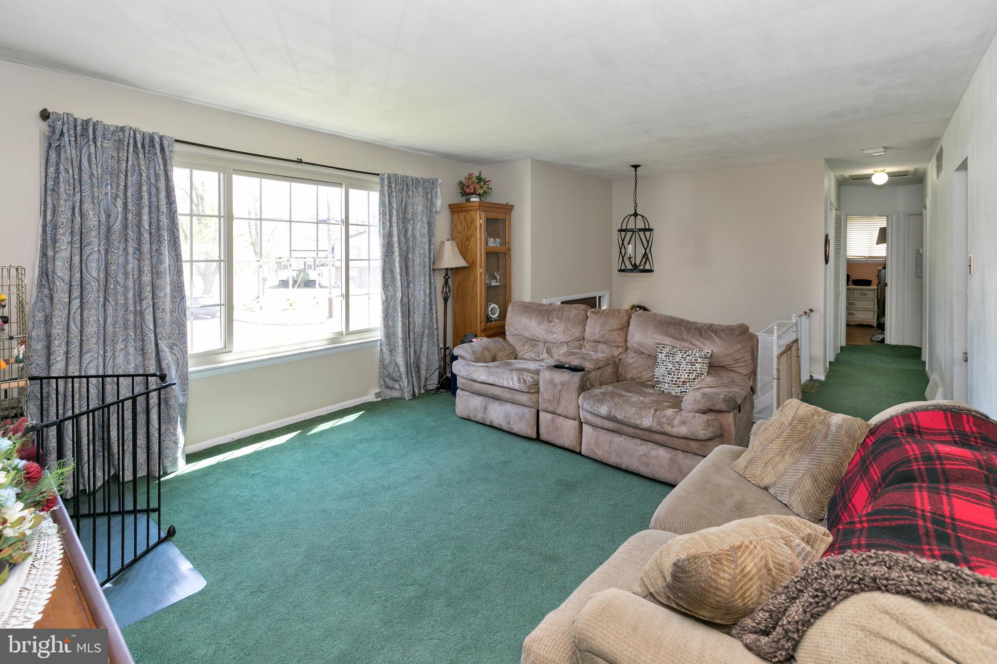11 Harvard Road Atco, NJ 08004 - Photo 5 of 22 Living Room