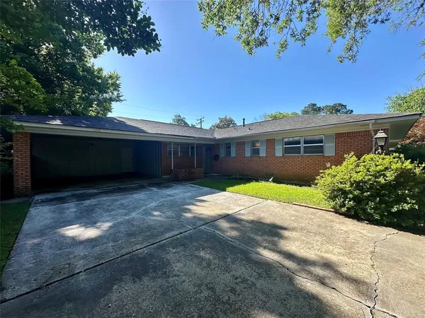 $1,800 | 2011 Audubon Place, Shreveport, LA 71105