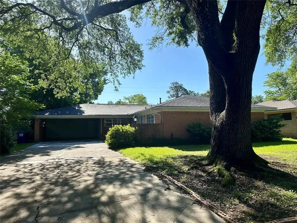 $1,800 | 2011 Audubon Place, Shreveport, LA 71105