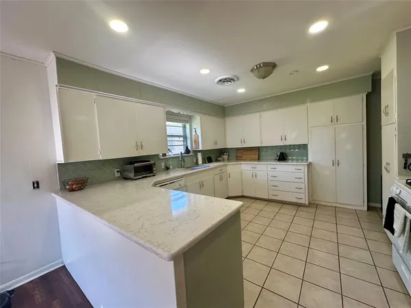 $1,800 | 2011 Audubon Place, Shreveport, LA 71105