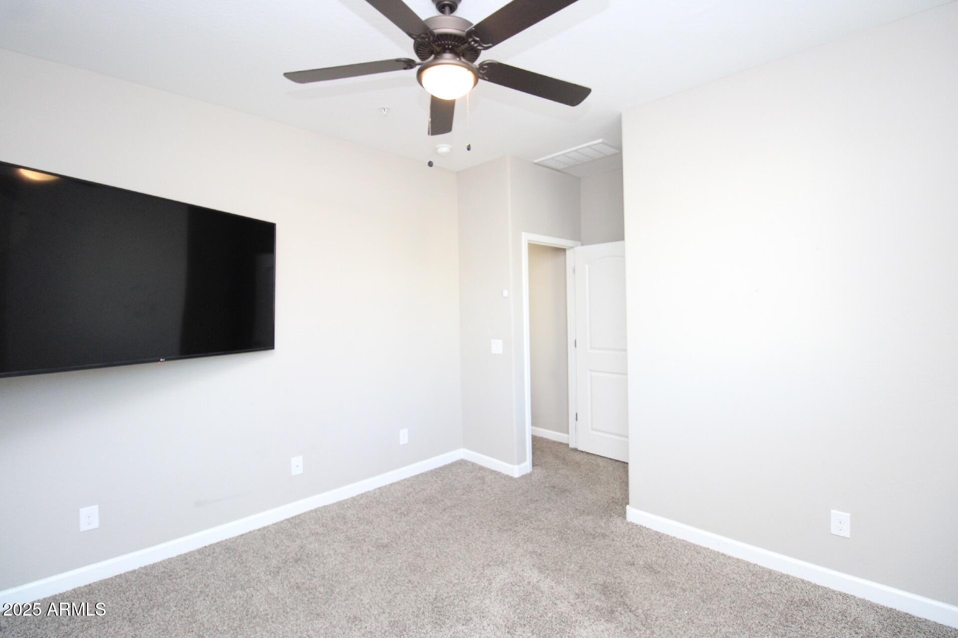 1255 North Arizona Avenue, Unit 1269 Chandler, AZ 85225 - Photo 9 of 29 a view of an empty room