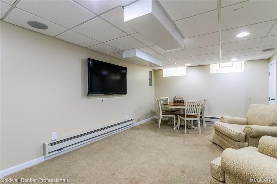 2152 Manchester Road Birmingham, MI 48009 - Photo 21 of 32 021-4821807-large.jpg