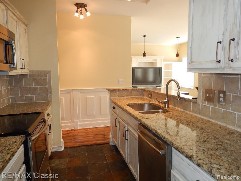 540 Riviera Court, Unit 244 Walled Lake, MI 48390 - Photo 5 of 39