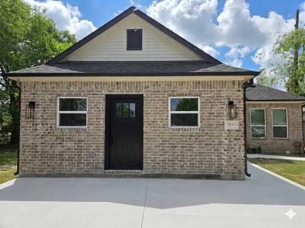 $1,050 | 7830 Woodlyn Road, Unit B, Houston, TX 77028