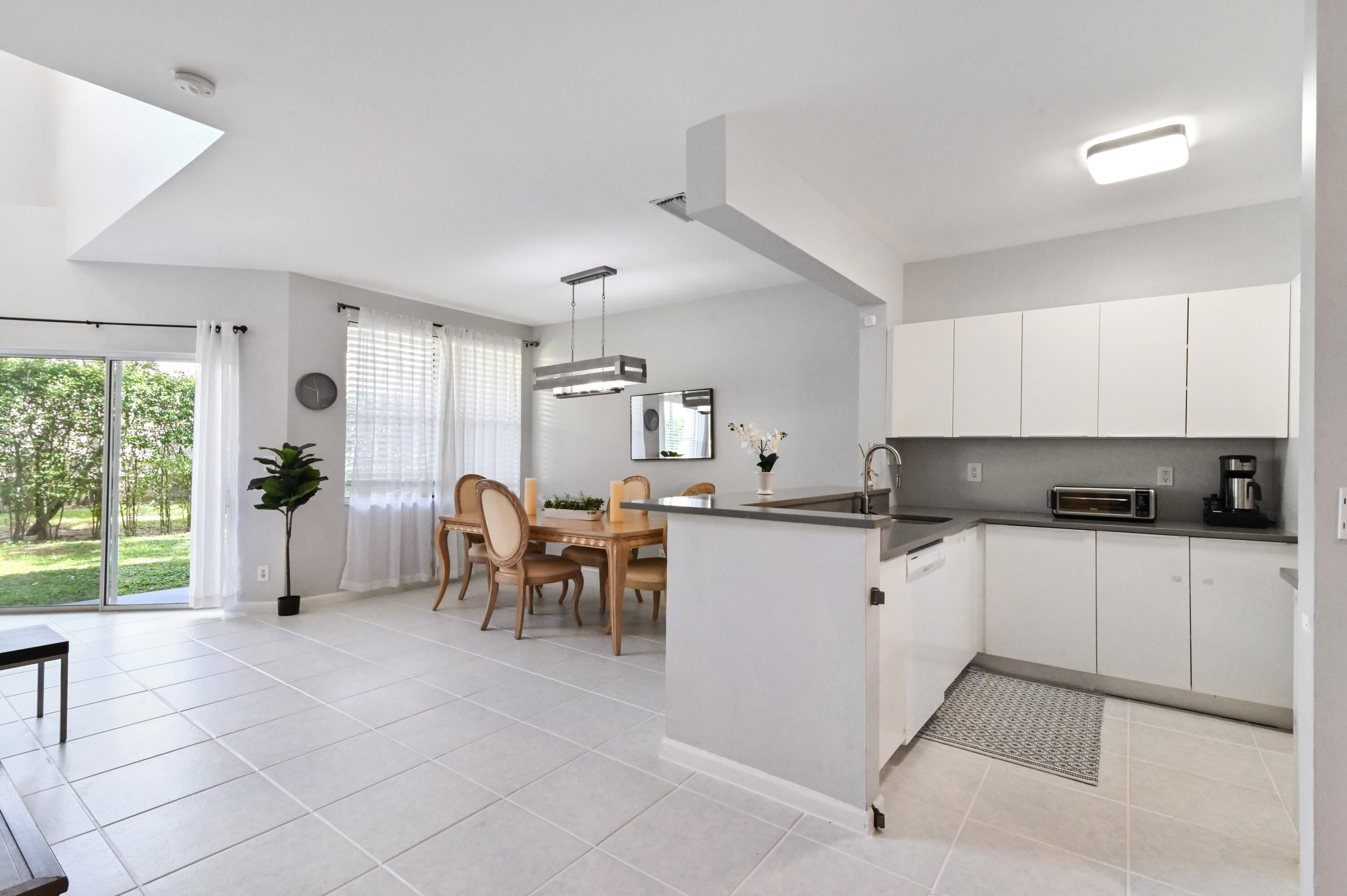 20950 Vía Jasmine, Unit 3 Boca Raton, FL 33428 - Photo 5 of 35 05 Kitchen 01