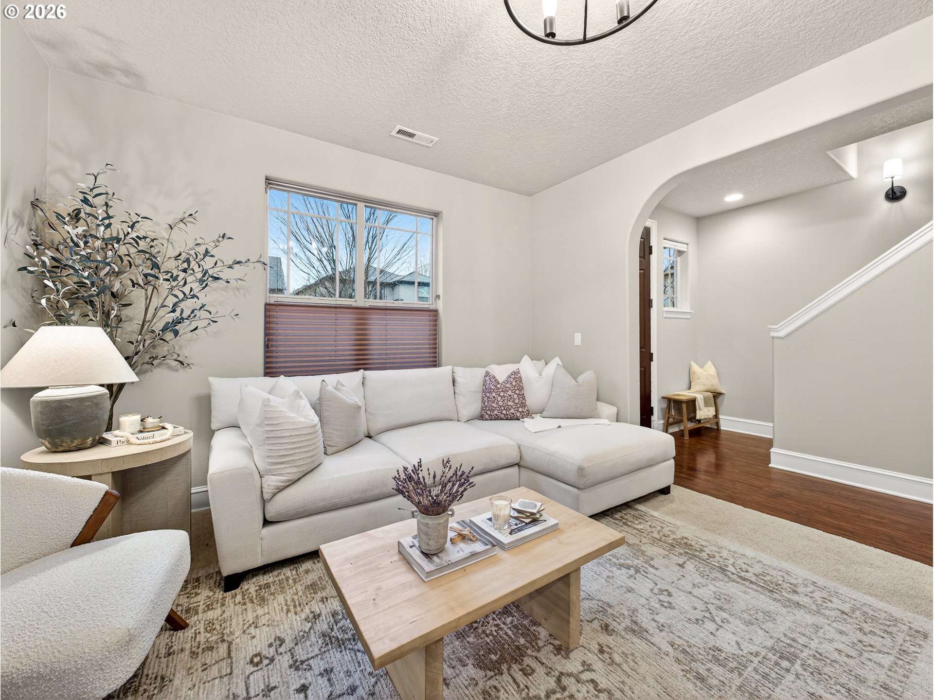 17118 Southwest Sonnet Way King City, OR 97224 - Photo 6 of 48 Living Room/Entrance