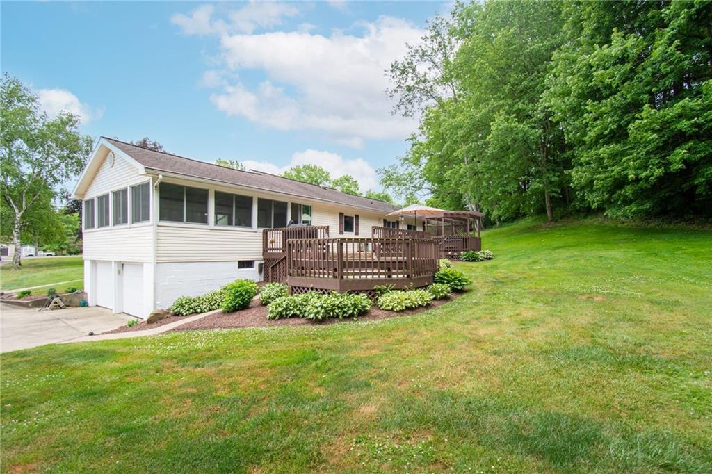 137 Lakewood Road New Castle, PA 16101 - Photo 2 of 27 Gallery Image 2