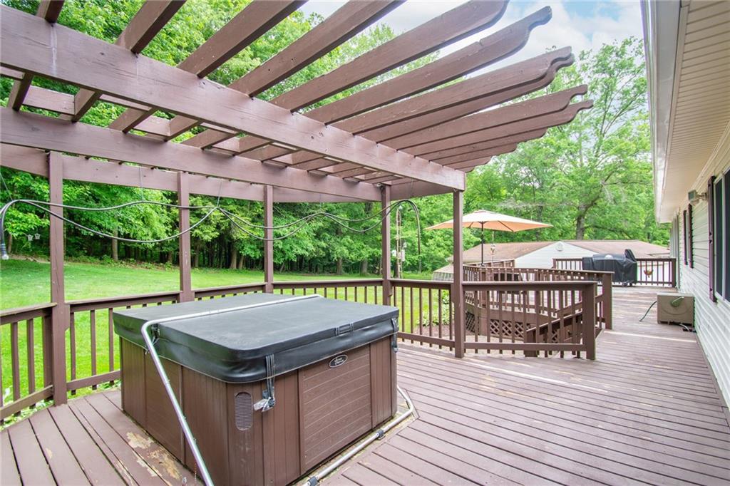 137 Lakewood Road New Castle, PA 16101 - Photo 4 of 27 Gallery Image 4