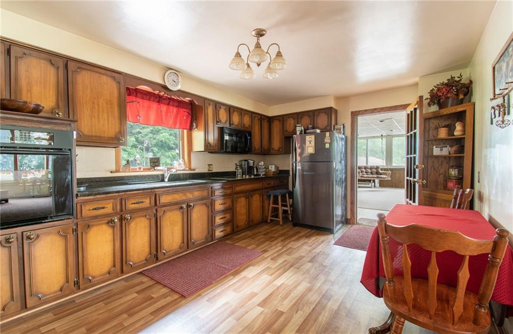 137 Lakewood Road New Castle, PA 16101 - Photo 8 of 27 Gallery Image 8