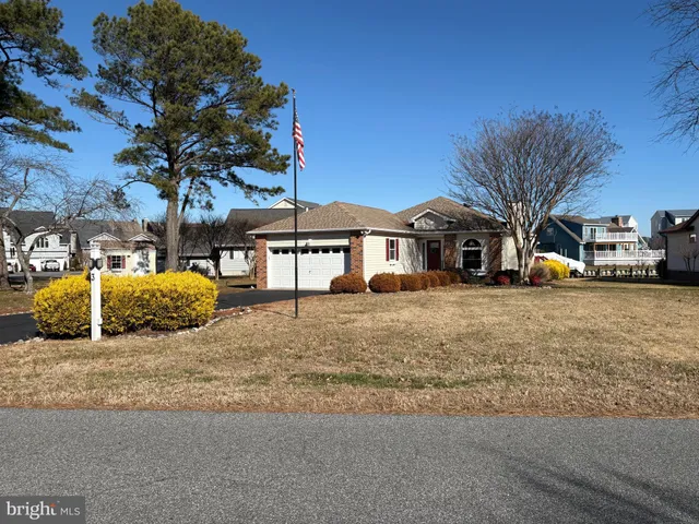 a view of a yard in front of a building