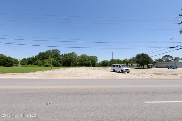 $395,000 | 2003 Chicot Road, Pascagoula, MS 39581