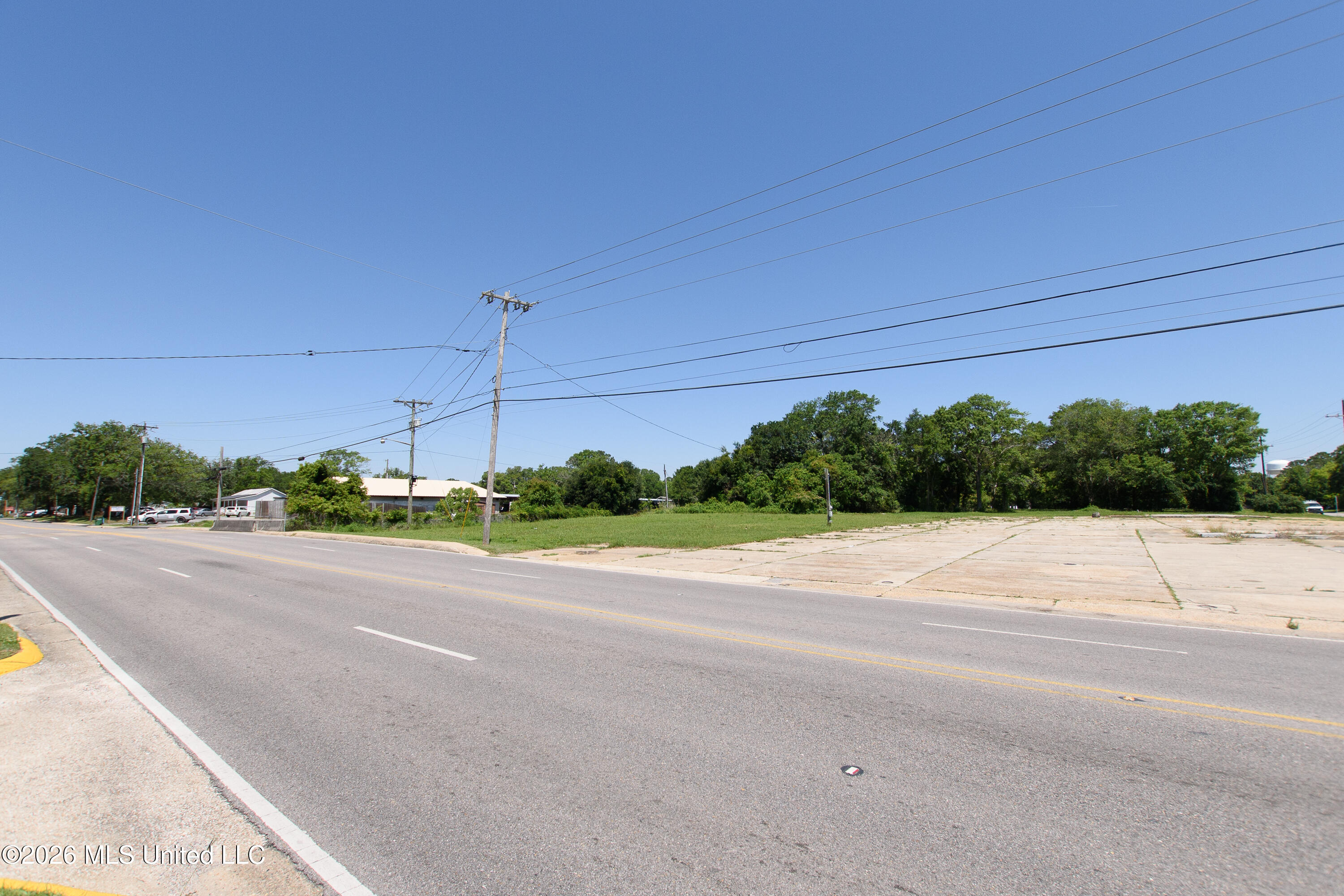 2003 Chicot Road Pascagoula, MS 39581 - Photo 2 of 9 DSC_0035