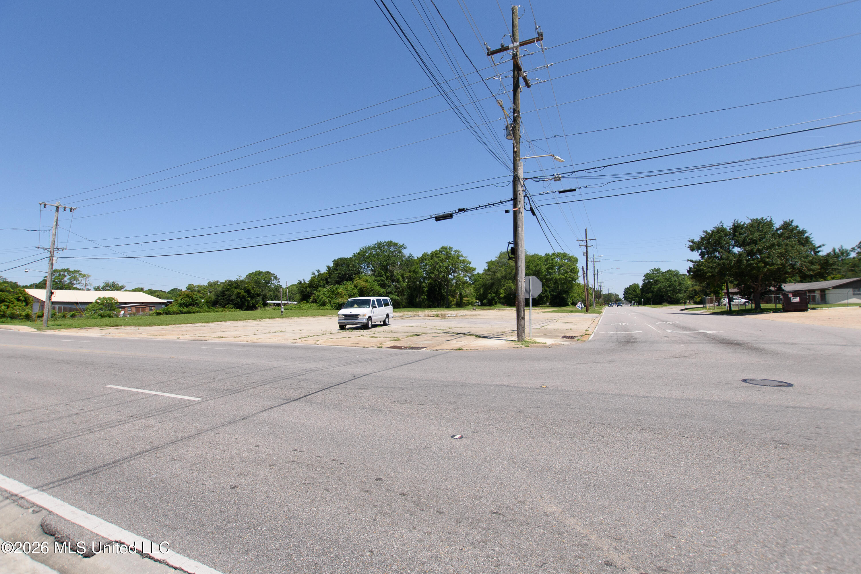 2003 Chicot Road Pascagoula, MS 39581 - Photo 5 of 9 DSC_0038