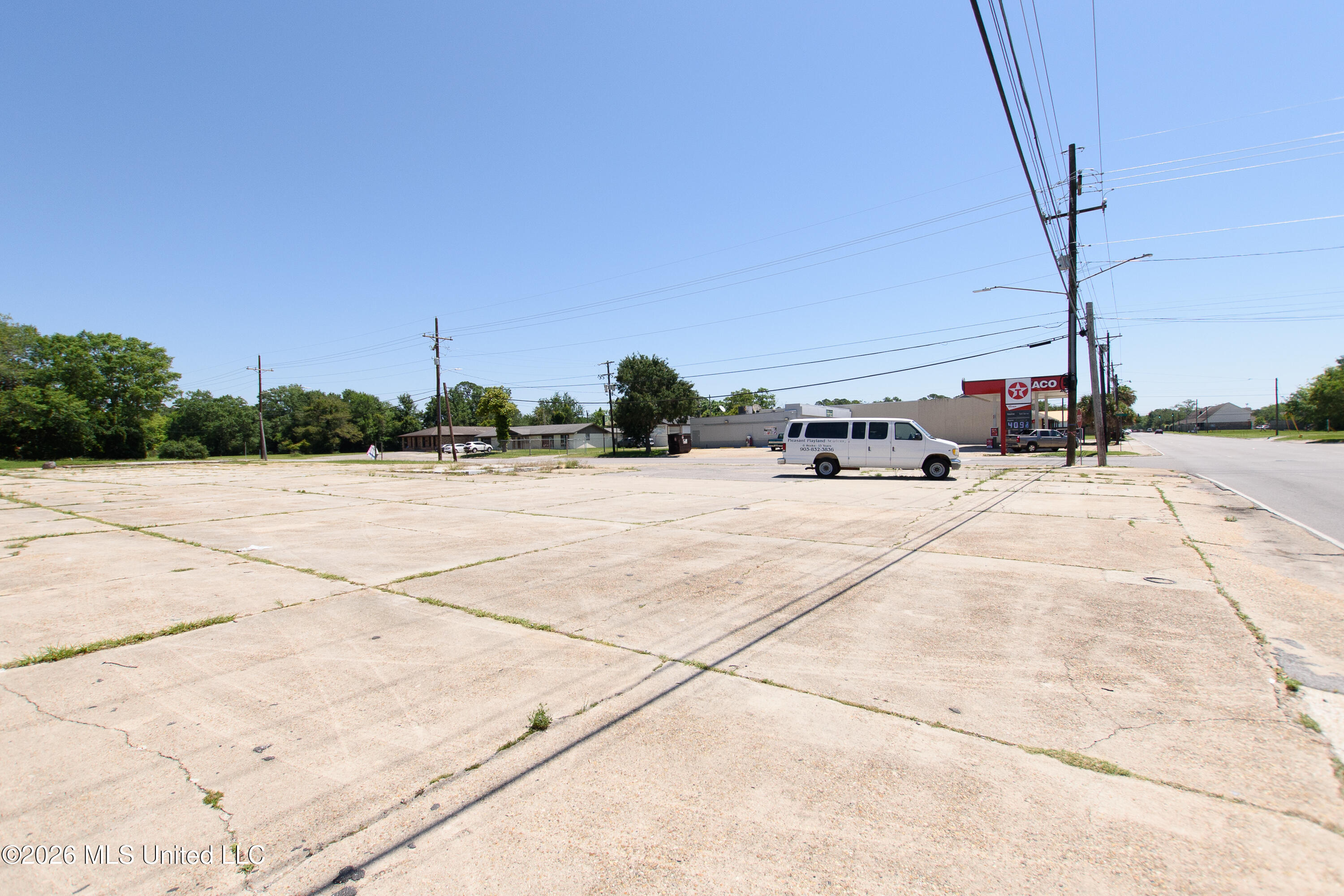 2003 Chicot Road Pascagoula, MS 39581 - Photo 8 of 9 DSC_0041