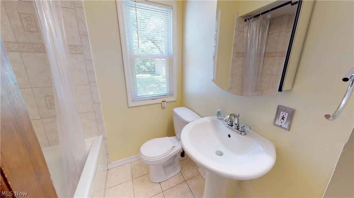 1619 Edgefield Road Lyndhurst, OH 44124 - Photo 8 of 21 First floor full bath with a whirlpool tub