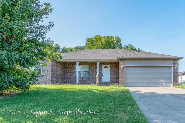 $264,900 | 2101 East Logan Street, Republic, MO 65738