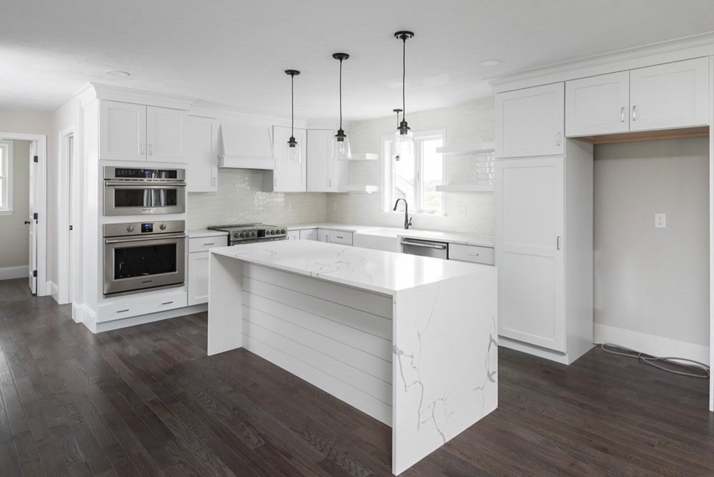 7 Thomas Mann Circle Norfolk, MA 02056 - Photo 4 of 26