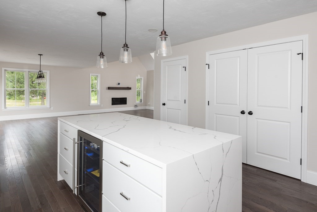 7 Thomas Mann Circle Norfolk, MA 02056 - Photo 5 of 26