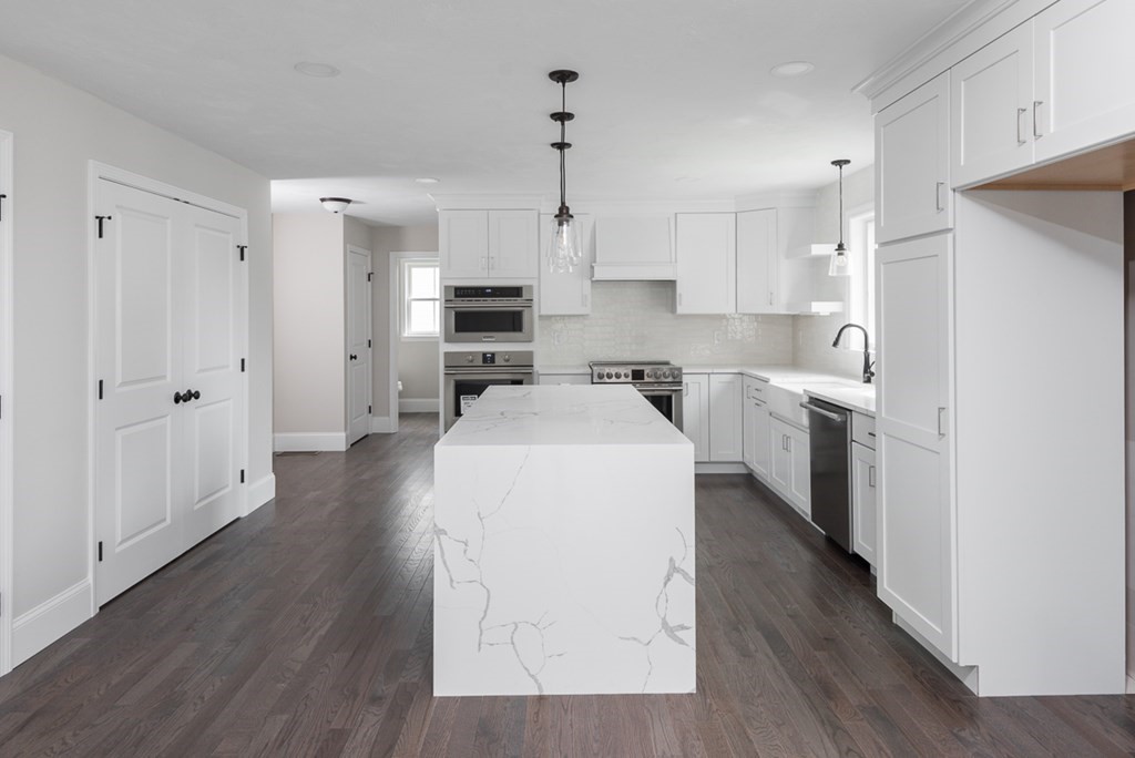 7 Thomas Mann Circle Norfolk, MA 02056 - Photo 6 of 26