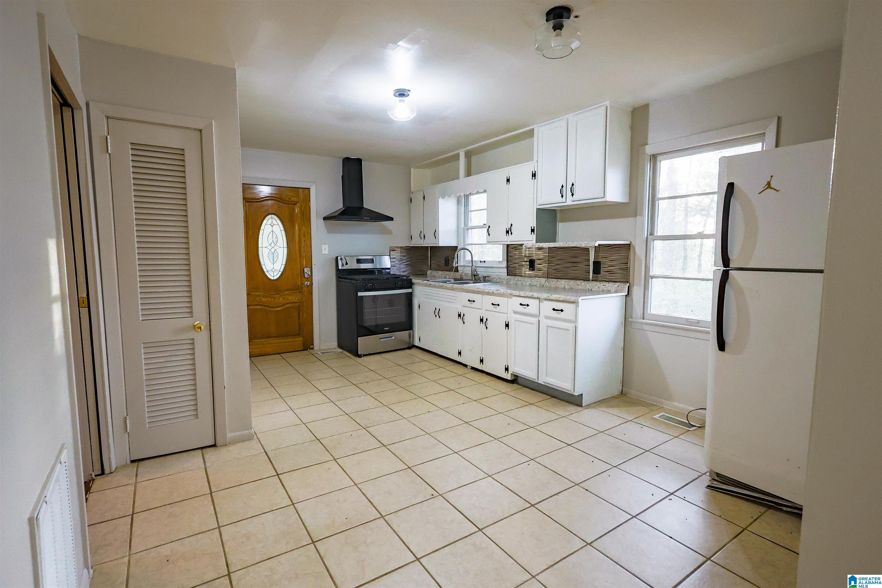 320 Goodview Street Bessemer, AL 35020 - Photo 8 of 30
