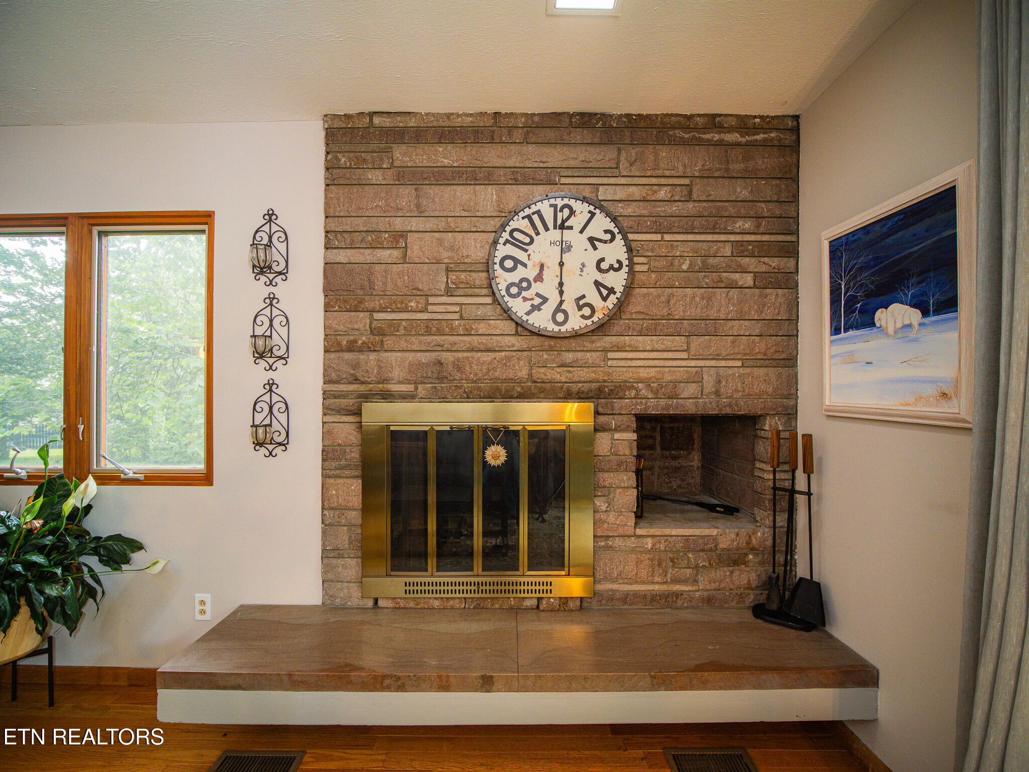 331 Louisiana Avenue Oak Ridge, TN 37830 - Photo 8 of 48 Formal Living Room Fireplace
