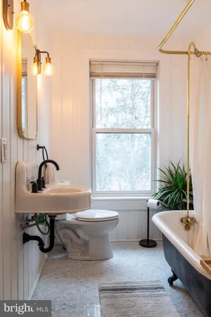 $375,000 | 130 Carpenters Avenue, Wardensville, WV 26851