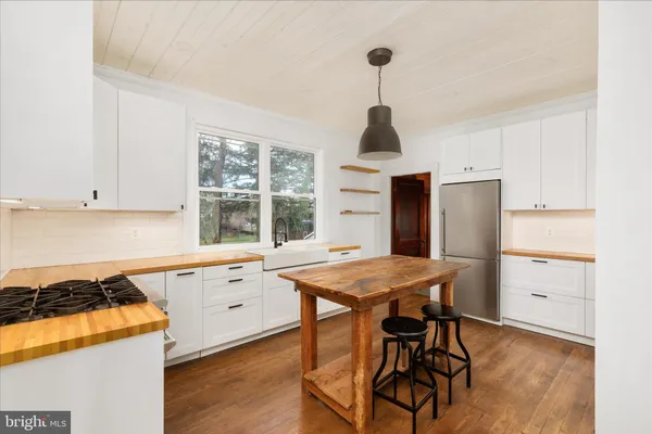 $375,000 | 130 Carpenters Avenue, Wardensville, WV 26851