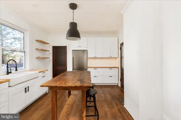 $375,000 | 130 Carpenters Avenue, Wardensville, WV 26851