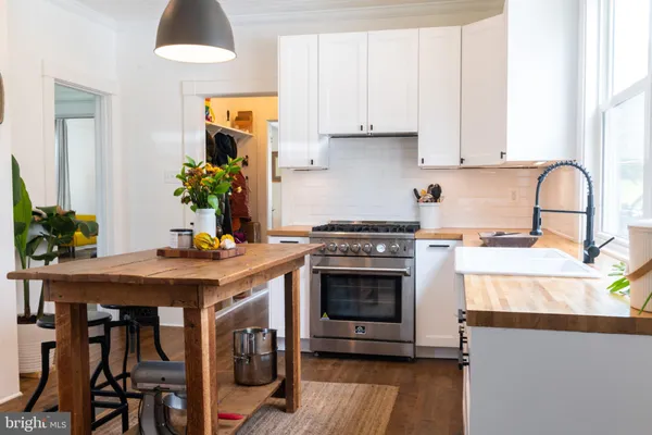 $375,000 | 130 Carpenters Avenue, Wardensville, WV 26851