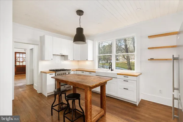 $375,000 | 130 Carpenters Avenue, Wardensville, WV 26851