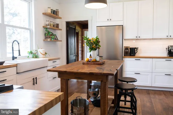 $375,000 | 130 Carpenters Avenue, Wardensville, WV 26851