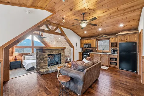 $1,095,000 | 101 Falling Rock Road, Blue Ridge, GA 30513
