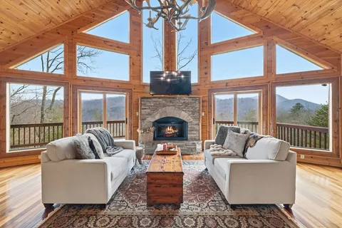 $1,095,000 | 101 Falling Rock Road, Blue Ridge, GA 30513
