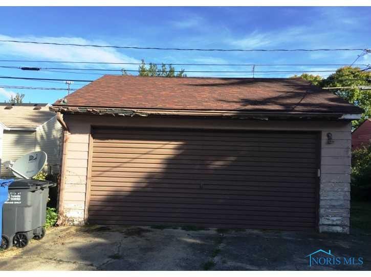 908 Waybridge Road Toledo, OH 43612 - Photo 2 of 13 Detached Garage.