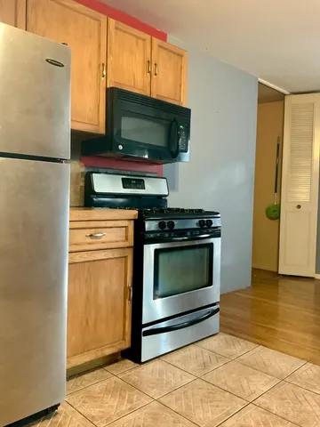 $169,900 | 109 Regency Park Drive, Unit 109, Agawam, MA 01001