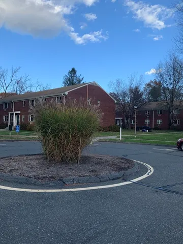 $169,900 | 109 Regency Park Drive, Unit 109, Agawam, MA 01001