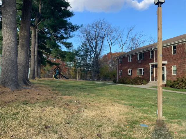 $169,900 | 109 Regency Park Drive, Unit 109, Agawam, MA 01001